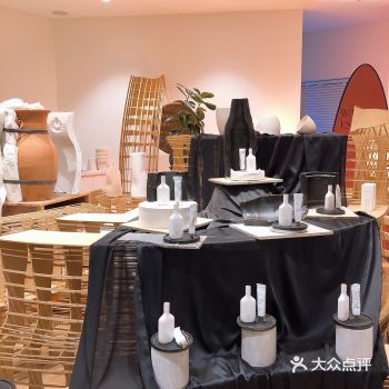 使用感也很好,滋润度很高,小仙女们必BUY哟!