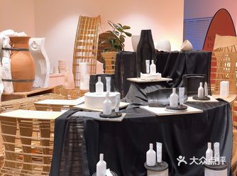 使用感也很好，滋润度很高，小仙女们必BUY哟！