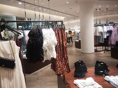-URBAN REVIVO(高德置地广场·春广场店)