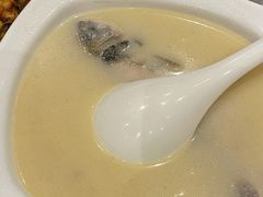 奶香鲫鱼汤-老吉士酒家(天平路店)