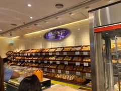 面包甜点陈列柜-老佛爷饼店