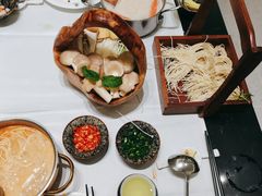 -红鼎豆捞·非遗鲍皇汤火锅(宝丰路店)