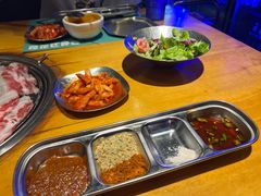 -唯成•韩国炭火烤肉 유성고기