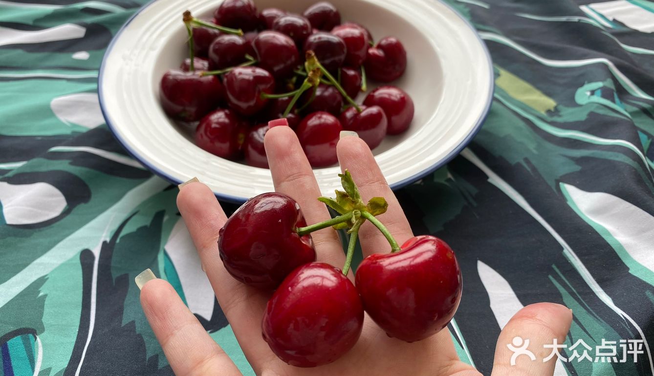 又不像车厘子那样除了甜没有别的味道