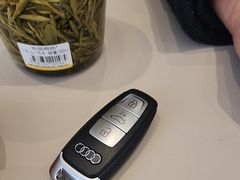 -上海冠松华奥奥迪4S店(张江店)