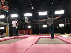 -嘿哟动霸CHUA·新潮玩运动娱乐中心·蹦床滑冰团建乐园