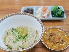 -裕兴记·蟹黄面馆养育巷精选店面馆