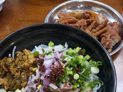 -鸿浩扒猪脚米线