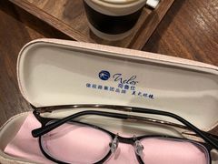 -美式眼镜·授权蔡司.依视路.尼康.豪雅.明月(人民广场店)