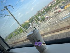 -星巴克(上海虹桥站2A检票口)