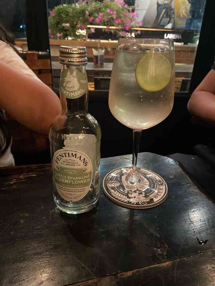 beerlab-"不管成年未成年,进去一定要护照哦哦哦哦哦.