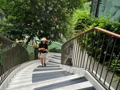 -瑞虹新天地月亮湾