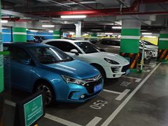 -白玉兰广场停车场