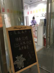 -漫画美甲美睫轻奢馆
