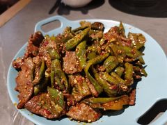 干辣椒炒牛肉-金龙烧烤·牛肉面(西塔店)