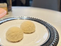脆皮流沙包-皇朝会.经典传统粤菜(外滩店)