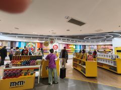 -m豆巧克力世界(上海世茂广场店)