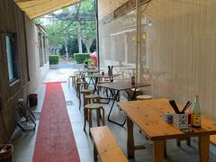 靠窗位-沪西老弄堂面馆(定西路店)