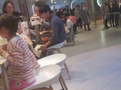 等位区-奈雪的茶(亨特国际广场店)