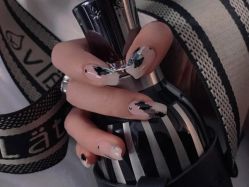 -悦指间美甲美睫