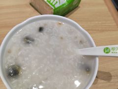 早点皮蛋瘦肉粥-甲乙饼·北京手工肉饼(西直门凯德茂店)