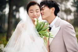 -雪中彩影婚纱摄影·微光艺术中心