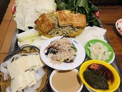 -洞庭洲·防空洞火锅·烧烤·铜锅涮肉(新百广场店)