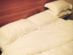 -卡罗酒店(东门晒布地铁站店)