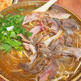 这么冷的天，来碗牛杂粉丝汤暖暖[调皮]