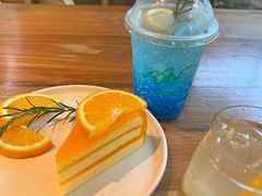 -Chom Cafe and Restaurant