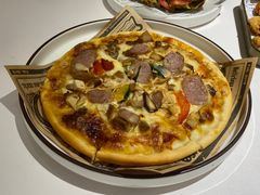 秘制鸡肉香肠披萨-露露家咖啡店