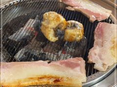 -围炉肉舍•炭烤活鳗•丹东海鲜烤肉(步行街店)