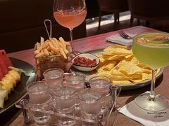 -FOUR PLAY BAR