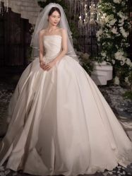 -Lady  Jane高端婚纱礼服馆