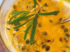 百香果气泡水-Ten Olives甜点
