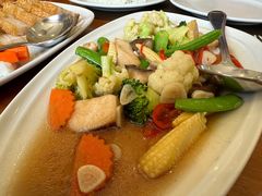 -Chom Cafe and Restaurant