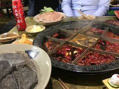 -渝嘴小老弟老火锅(华新村店)