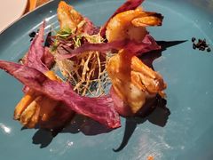 煎虾配紫薯泥薯片及姜味柠檬汁-AZUL by FUEL蓝色·法式酒馆(琶醍店)