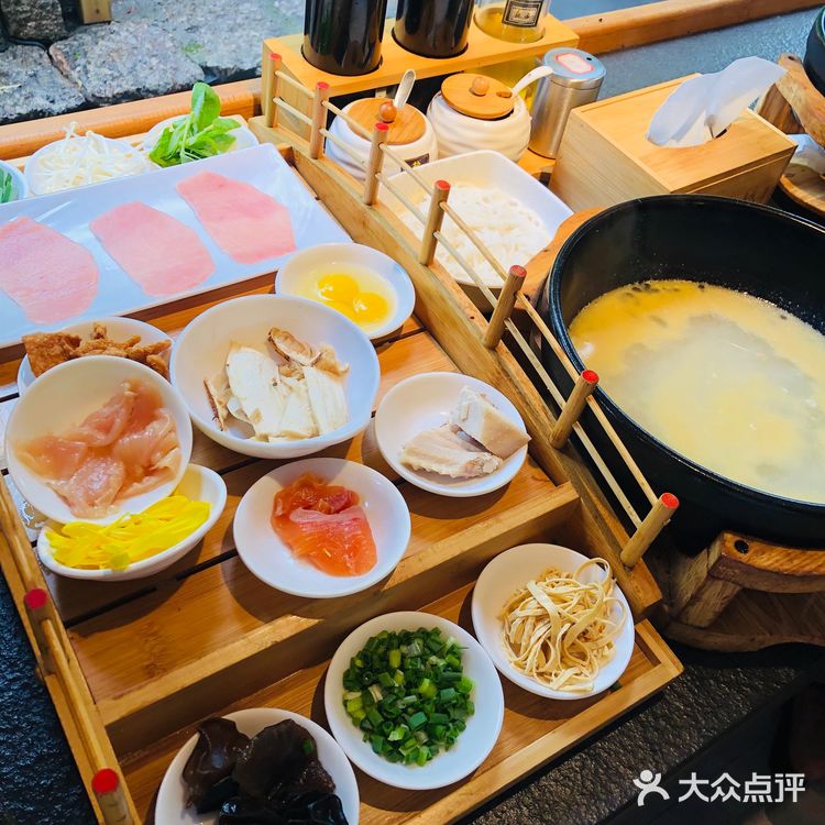 丽江｜渣渣米线——古城最美过桥米线店