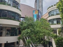 -瑞虹新天地月亮湾