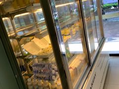 面包甜点陈列柜-康欣烘焙连锁(湛师店)