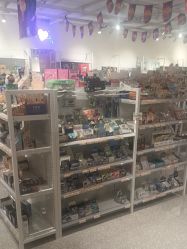 -嗨本可潮玩仓(大兴大悦春风里店)