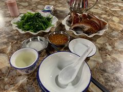 -黄记四更烤乳猪店