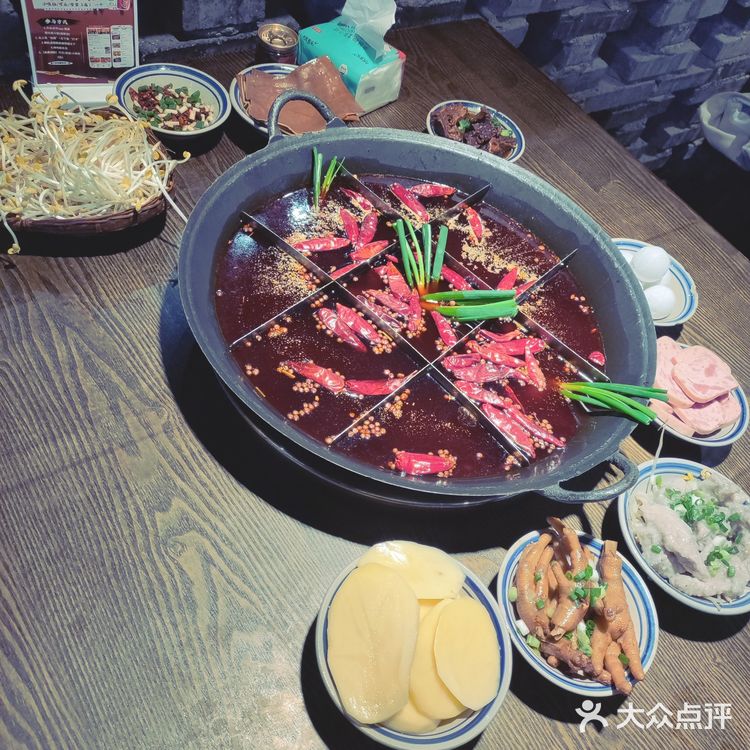 美食合集（31）｜新街里的这家九宫格火锅也太🔥了吧