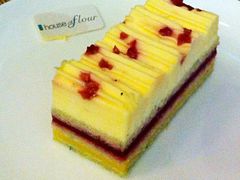 白巧克力榛果慕斯-榖屋house of flour(张江首店)