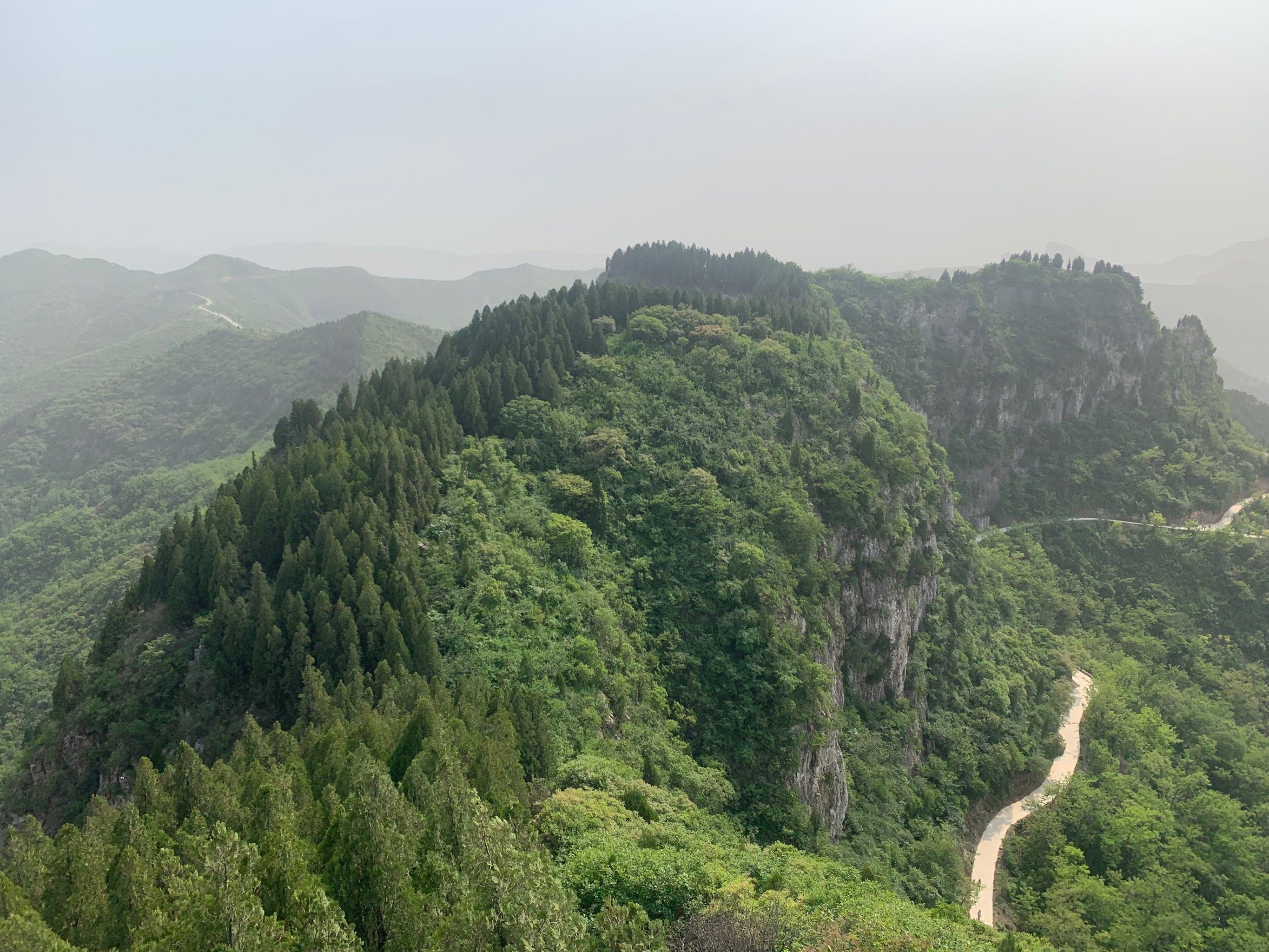 「章丘三王峪景区」盘山路景色不错,景区游乐设施多,又一次解锁玻璃