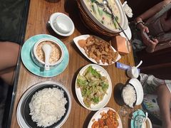 -泉畔人家·老济南经典鲁菜(大明湖店)