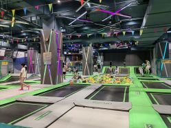 -反弹蹦床公园·亲子乐园·团建·派对(尚品奥莱店)