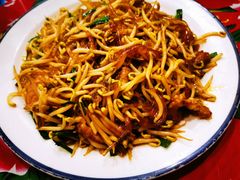 笨豆芽炒粉-闯关东东北农家菜(崂山石老人店)