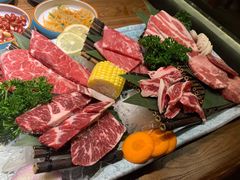 黑牛六拼-明洞阿姨·韩式酱蟹烤肉·创意料理(三元桥店)